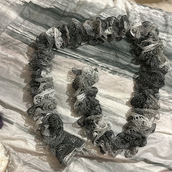 Knit Ruffled lace Scarf black gray white metallic sparkle handmade 💜💜 - Picture 4 of 8